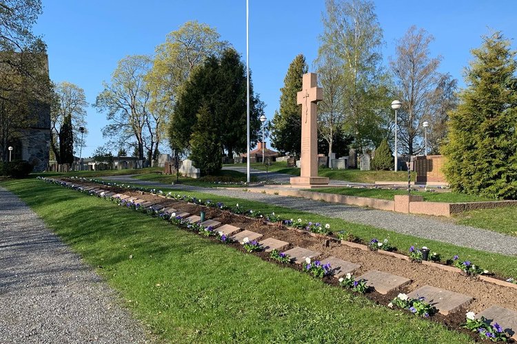 Nimet hautakivissä -kierros sankarihautausmaalla Nimet hautakivissä -kierros sankarihautausmaalla