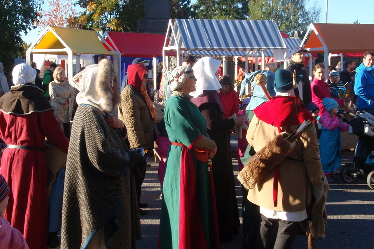 Birgitan markkinat kirkon ja Taitokeskuksen ympäristössä Birgitan markkinat kirkon ja Taitokeskuksen ympäristössä
